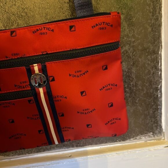 NWT Nautica Red and Blue Crossbody Nylon zipper Travel Bag with long strap - Picture 3 of 10